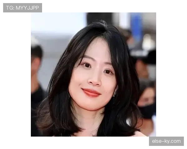 李梦出门就像走红毯，手提包比我一个月工资还贵是哪门子操作？